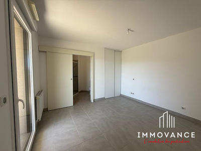 Appartement - 90 m² - 4 pièces