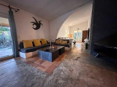 Villa - 127 m² - 10 pièces