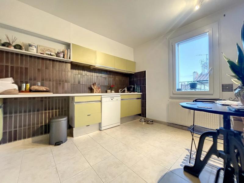 Appartement - 144 m² - 5 pièces