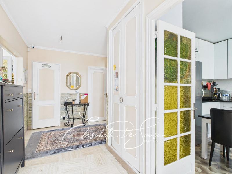 Maison - 210 m² - 8 pièces