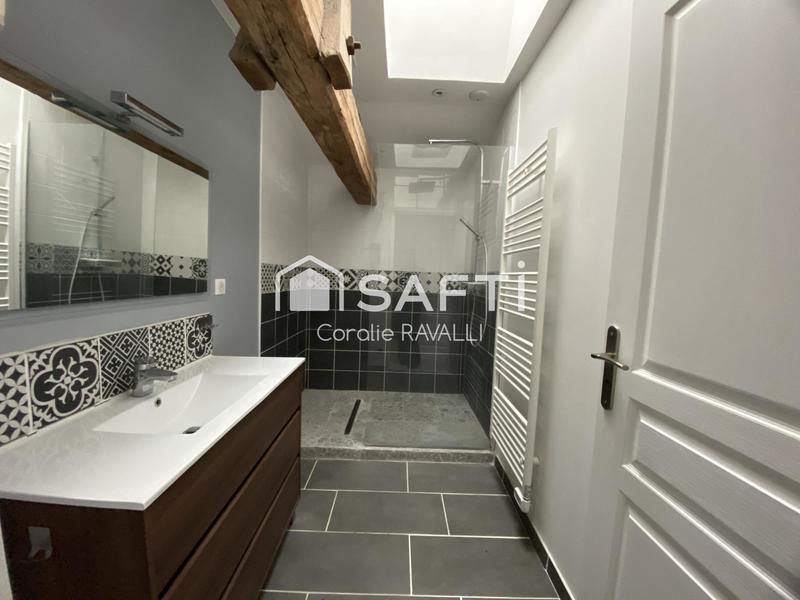 Maison - 222 m² - 8 pièces