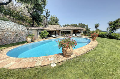 Villa - 245 m² - 6 pièces