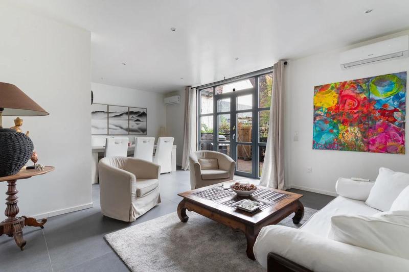 Maison - 285 m² - 12 pièces