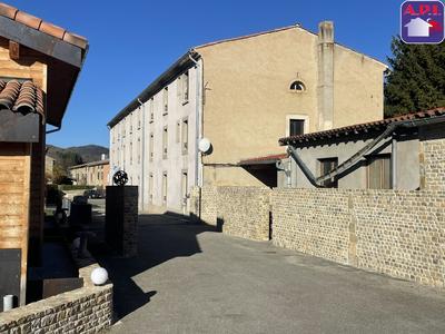 Propriété - 1 252 m² - 38 pièces