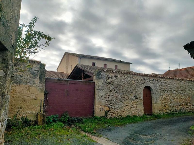 Maison - 600 m² - 16 pièces