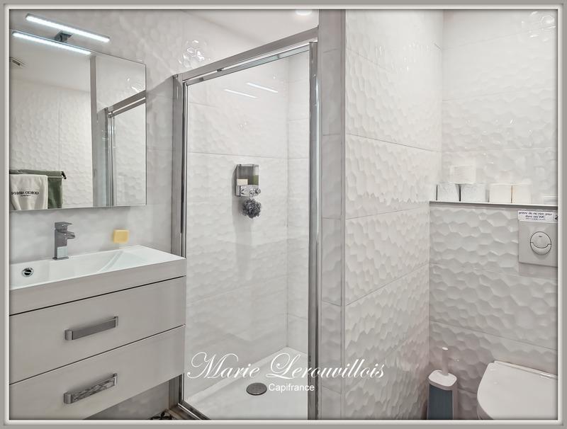 Maison - 440 m² - 12 pièces