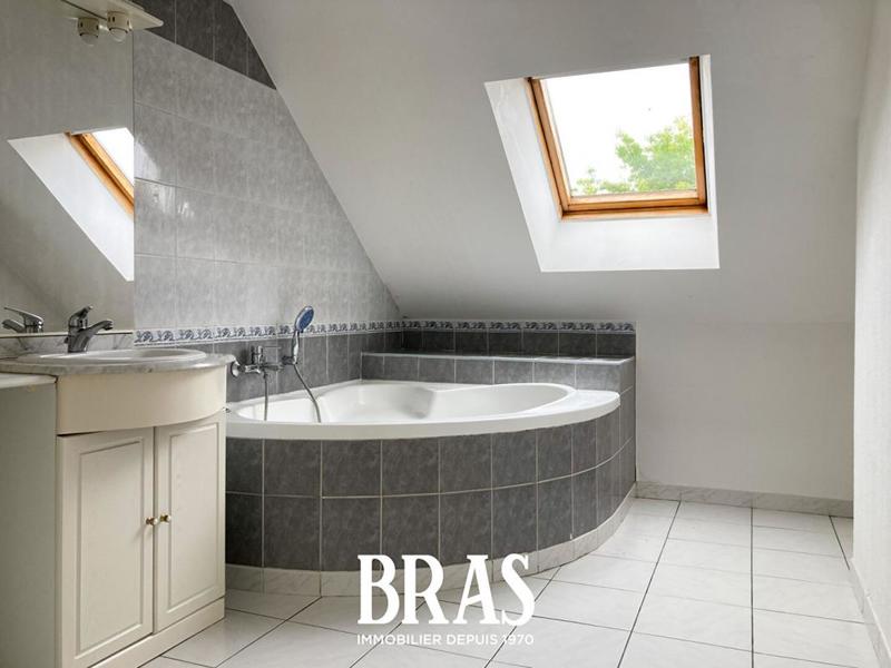 Maison - 98 m² - 5 pièces