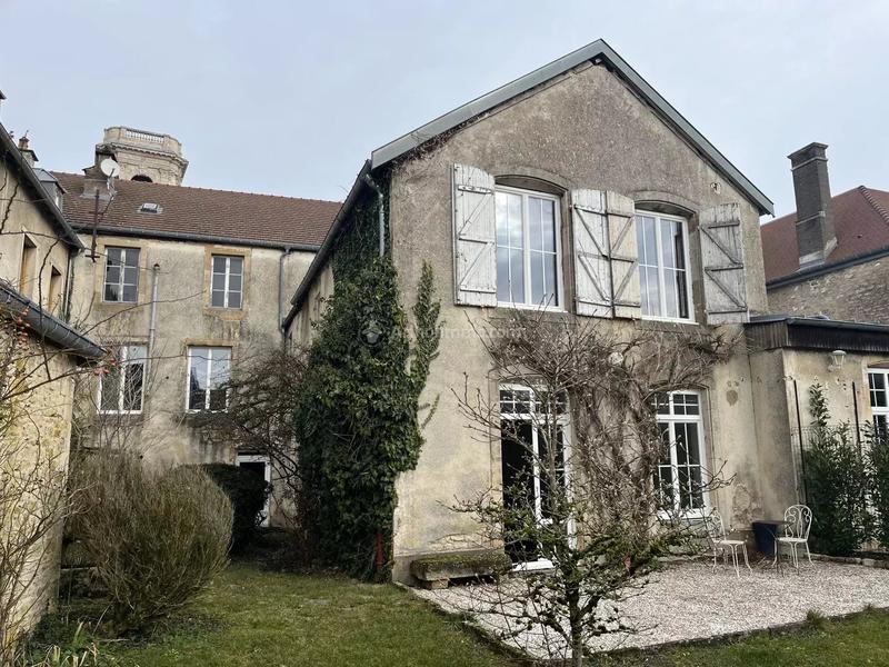 Maison - 325 m² - 10 pièces