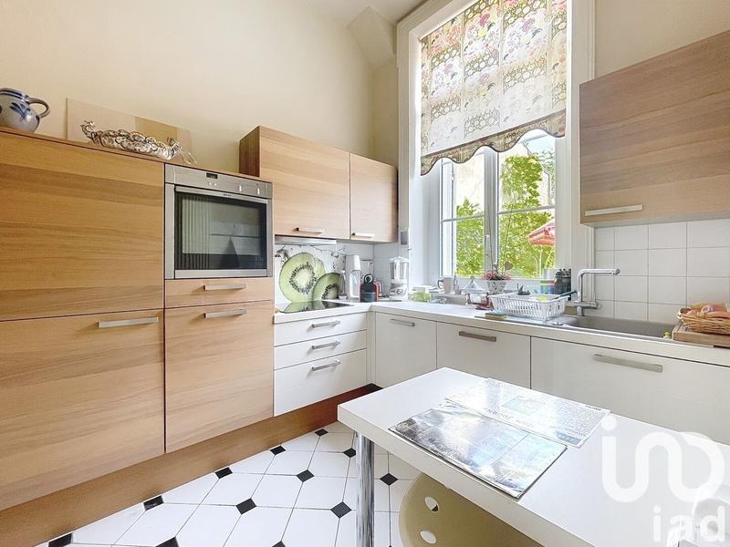 Maison - 312 m² - 9 pièces