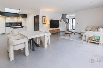 Maison contemporaine - 210 m² - 7 pièces