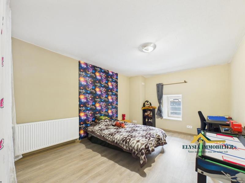 Demeure - 259 m² - 9 pièces