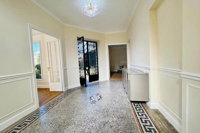 Maison - 315 m² - 10 pièces