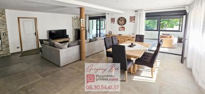 Maison - 270 m² - 9 pièces