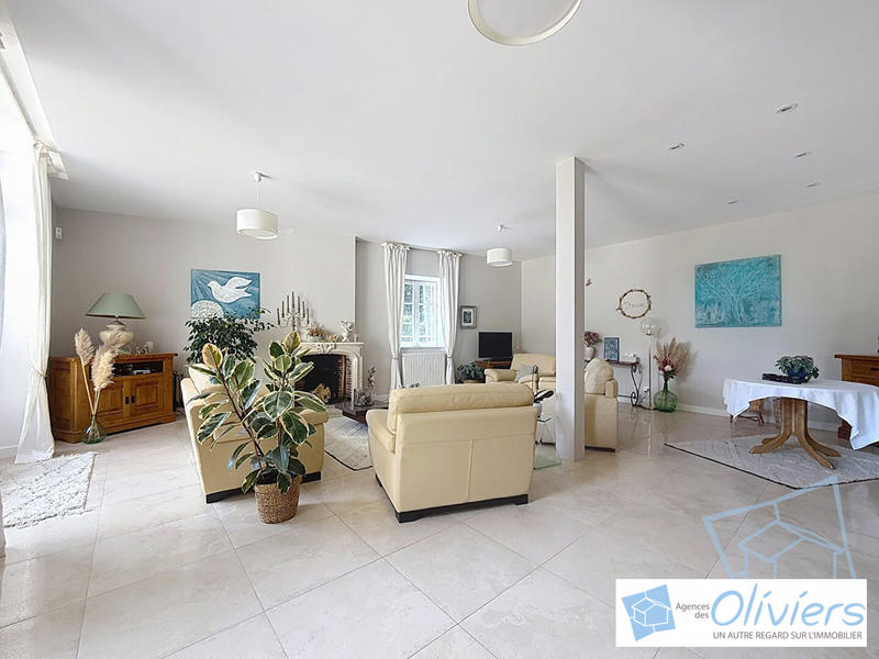 Maison - 312 m² - 11 pièces