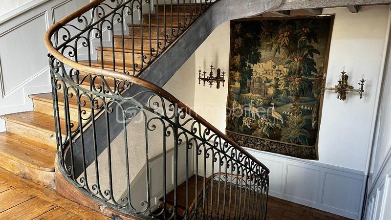 Propriété - 800 m² - 23 pièces