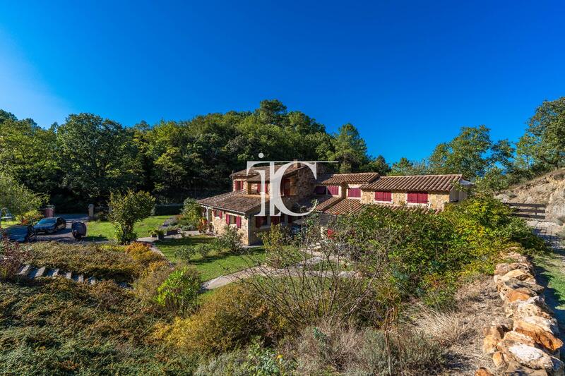 Maison - 210 m² - 7 pièces