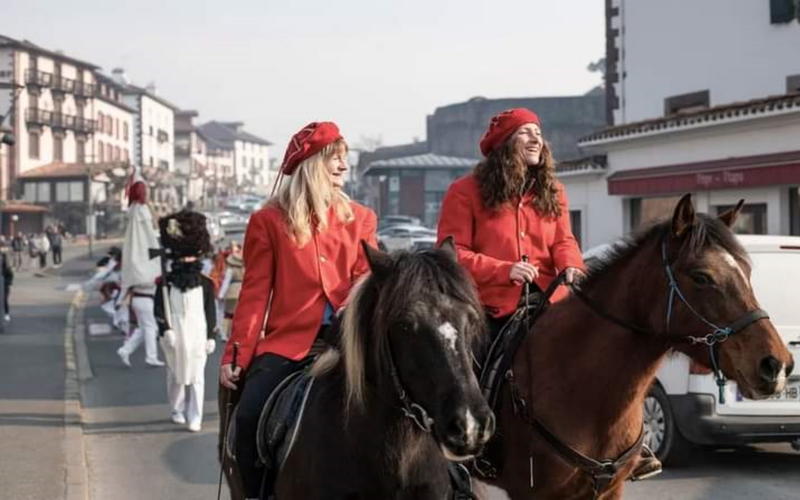 Libertimendua : carnaval basque : défilé et spectacle (théâtre, bertsu, musique, danse)