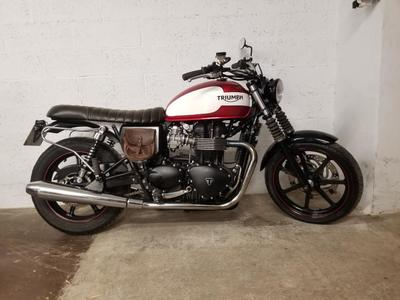 Triumph Bonneville 900 bobber triumph rouge 0900 439