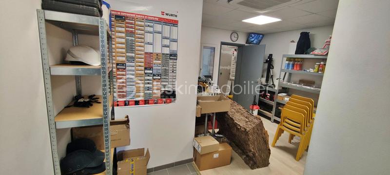 Entrepôt - 246 m² - 5 pièces