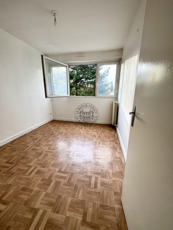 Appartement - 95 m² - 5 pièces