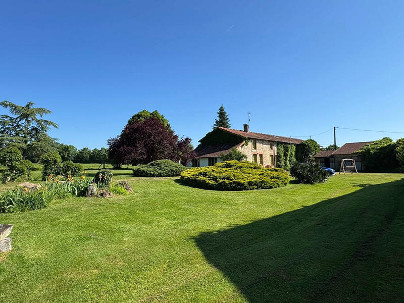 Maison - 240 m² - 8 pièces