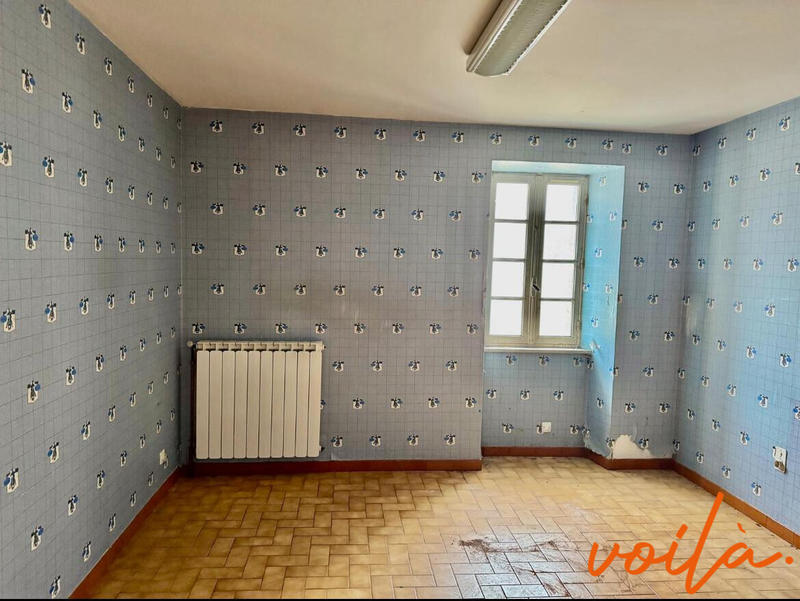 Maison - 1 983 m² - 40 pièces