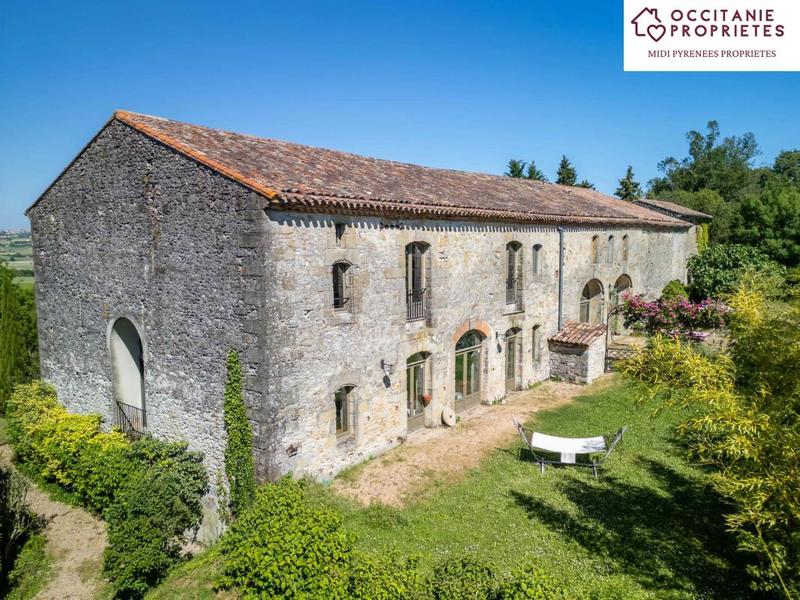 Corps de ferme - 700 m² - 17 pièces