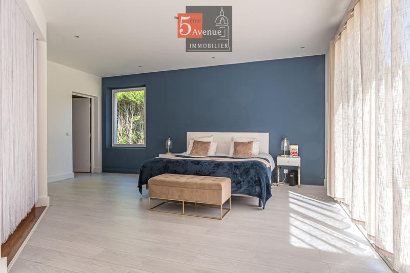 Maison - 400 m² - 12 pièces