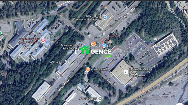 Local commercial - 215 m²