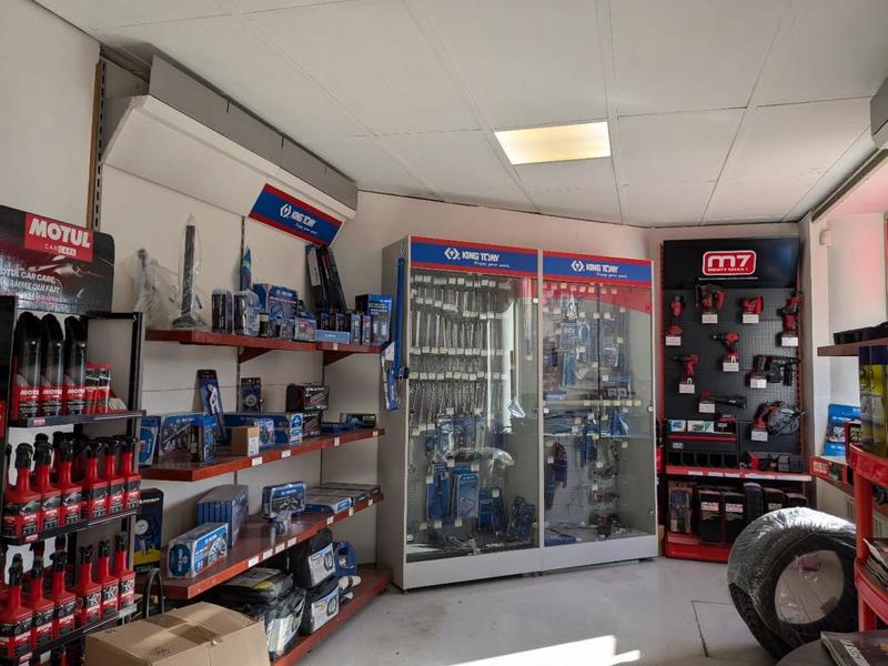 Local commercial - 140 m² - 2 pièces