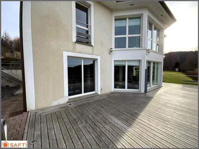 Maison - 230 m² - 7 pièces