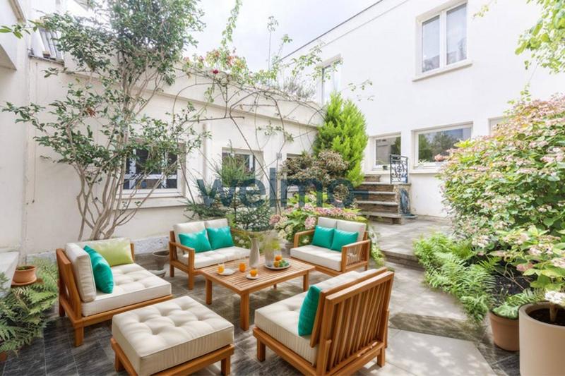 Maison - 370 m² - 11 pièces