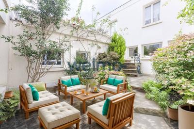 Maison - 370 m² - 11 pièces