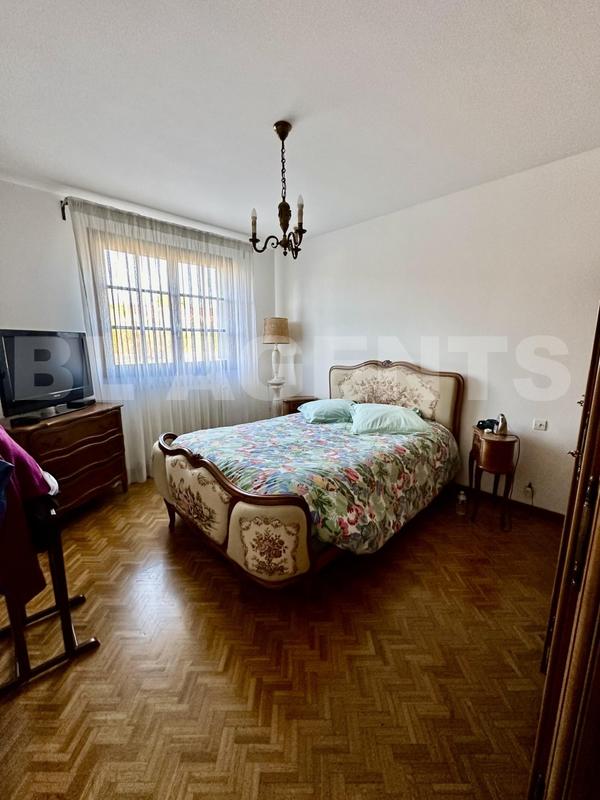 Maison - 220 m² - 10 pièces