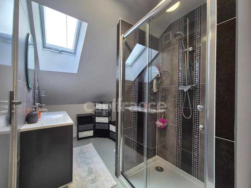 Maison - 185 m² - 6 pièces