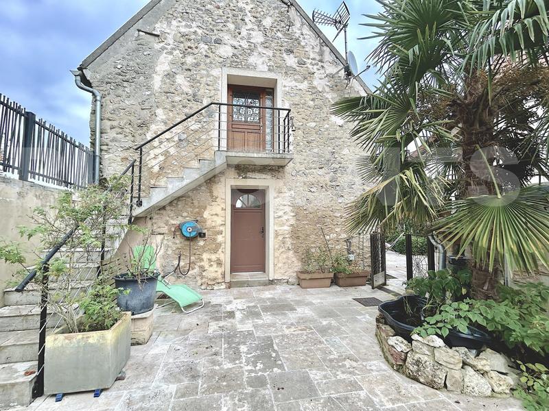 Maison - 280 m² - 10 pièces