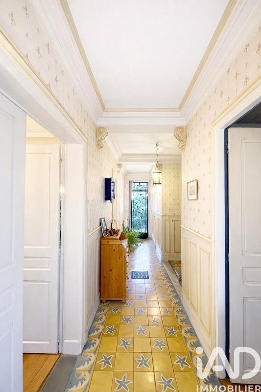 Maison - 210 m² - 8 pièces