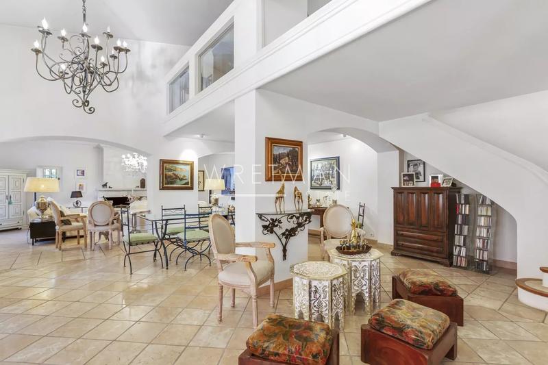 Villa - 252 m² - 5 pièces