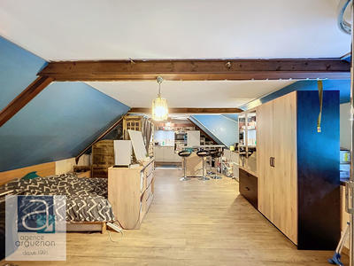 Maison - 202 m² - 7 pièces