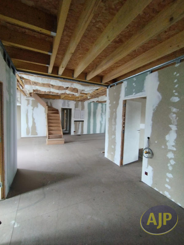 Maison - 600 m² - 3 pièces