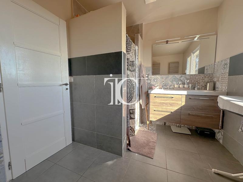 Maison - 143 m² - 5 pièces