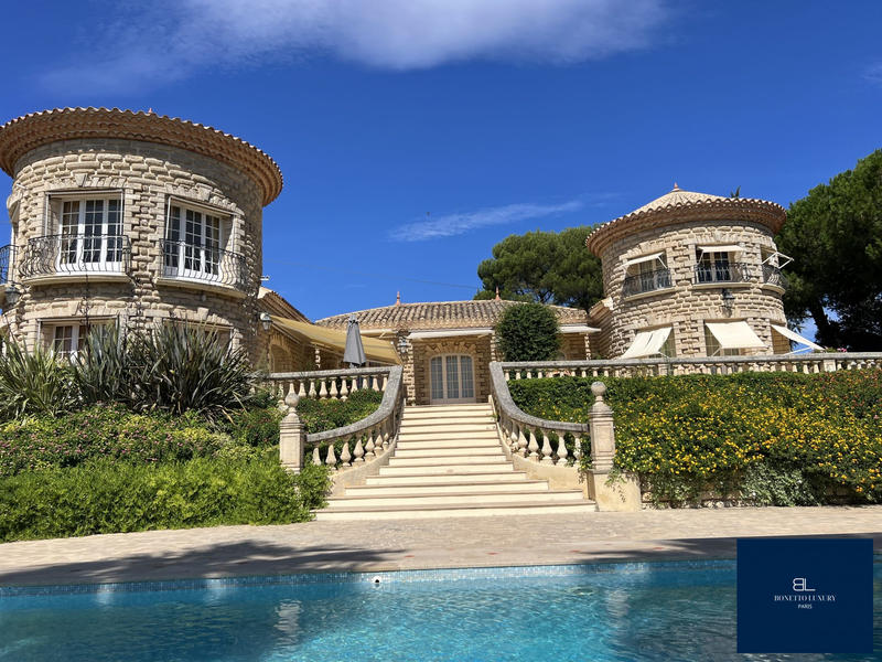 Bastide - 813 m² - 21 pièces