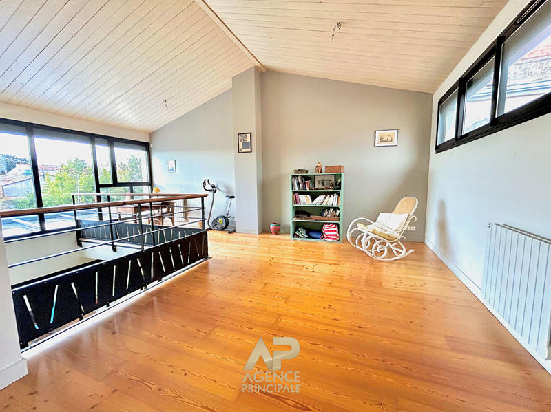 Maison - 203 m² - 5 pièces