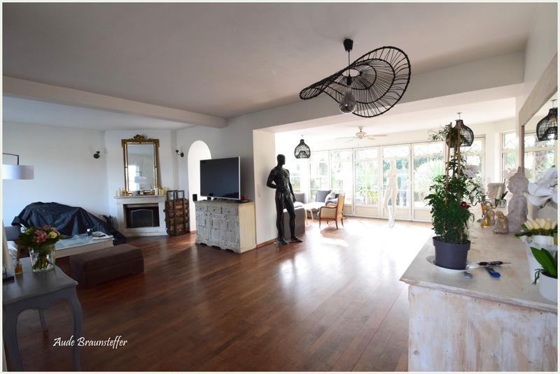 Maison - 273 m² - 9 pièces