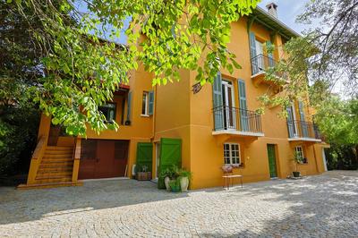 Maison - 382 m² - 10 pièces