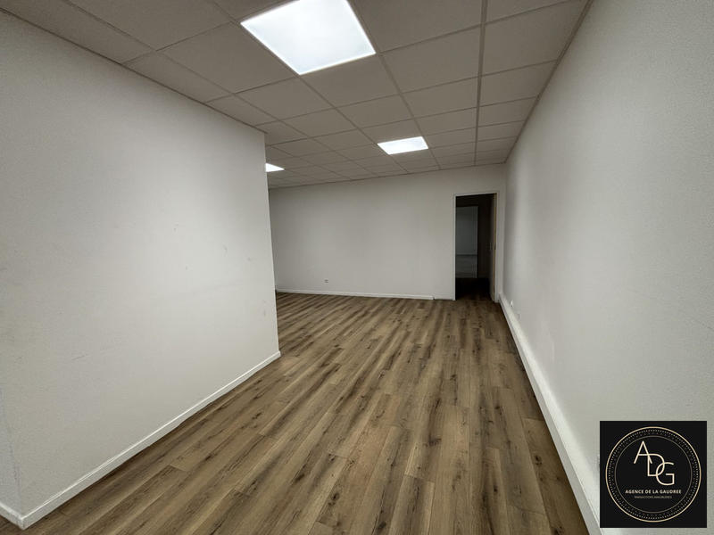 Local commercial - 120 m² - 3 pièces