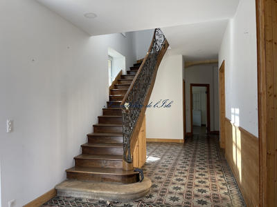 Maison - 280 m² - 11 pièces