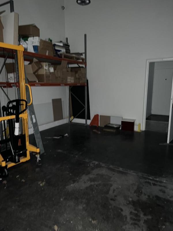 Local d'activités - 280 m² - 1 pièce