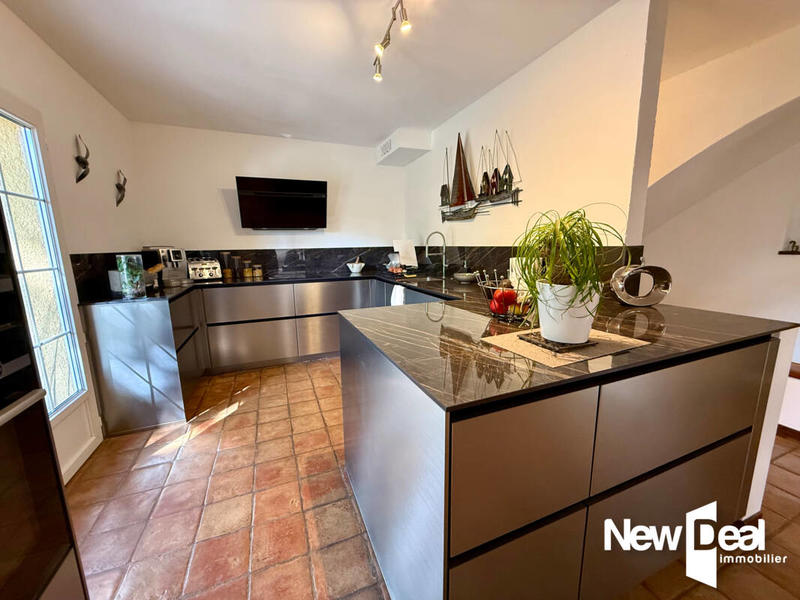 Maison - 245 m² - 7 pièces