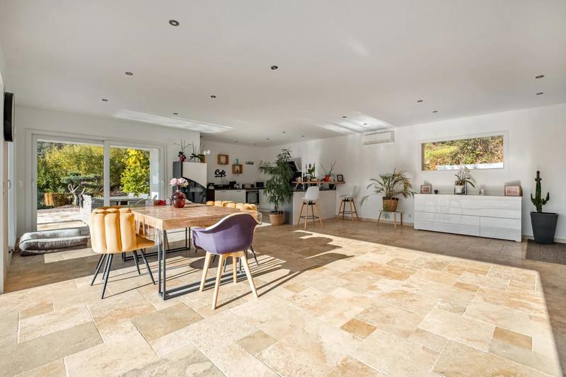 Maison - 290 m² - 10 pièces